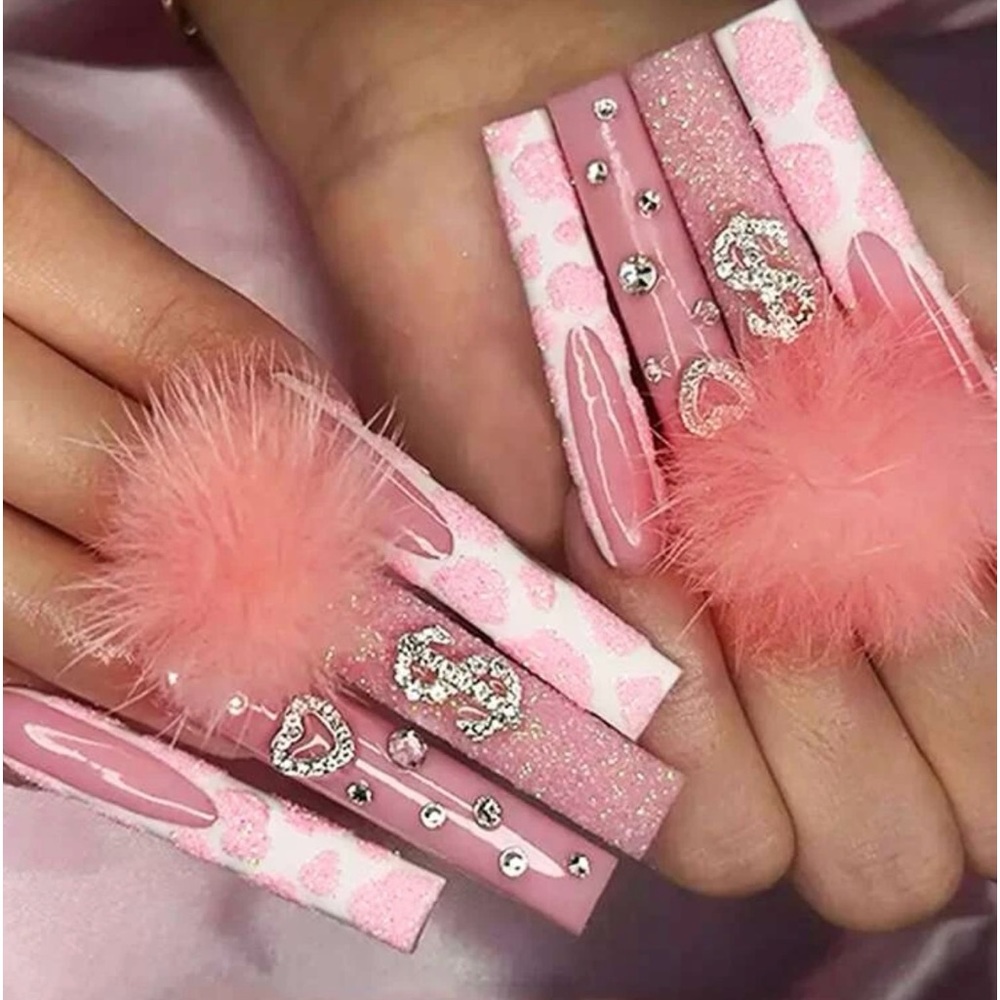 “Pink Barbie” press on nails